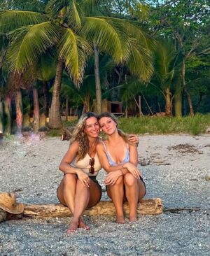 Claudia Albertario Instagram - ᴬˡᵍᵘⁿᵃˢ ᵈᵉ ᶜᵒˢᵗᵃ ʳⁱᶜᵃ 🇨🇷🤙

#familytime #SantaTeresaCR
#CostaRica #puravida #ParaísoTropical #NaturalezaCostarricense #VidaPlayera