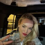 Claudia Albertario Instagram - About last night with Fortune’s Family. Happy hollydays!! Happy new year for everyone!!! ✨🥂🥳