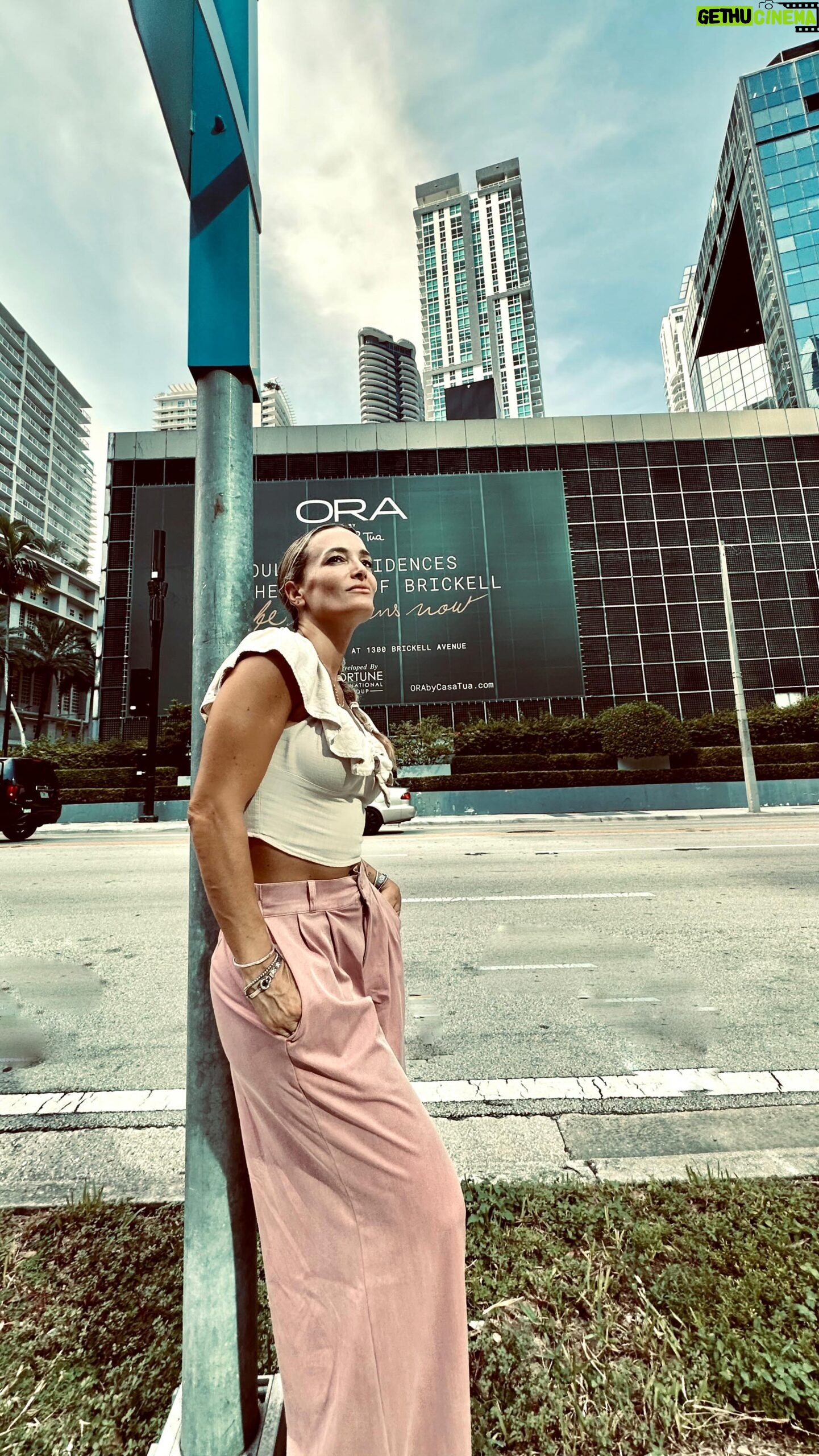 Claudia Albertario Instagram - Asi de divertido es estar en proyectos como este…. @brunofrancoricci 🫶 @orabycasatuamiami