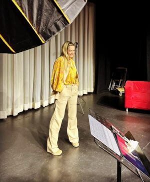 Claudia Albertario Instagram - Ya falta menos para el estreno mundial de “Bajo Terapia” en el Teatro 8!!!
La comedia donde nada es lo que parece. De Matias Del Federico.
Enero 11 a las 8.30pm
Ya tienes tus tickets??? 🎫🎫🎫
↣↣↣ Link bio↣↣↣ @teatro8 
↣↣↣ Call 📞 ↣↣↣  1 (305)-541-4841

↣↣↣La boutique de las mujeres 👗🧥@ybisboutique 

#teatro #comedia #comedy #teatro8