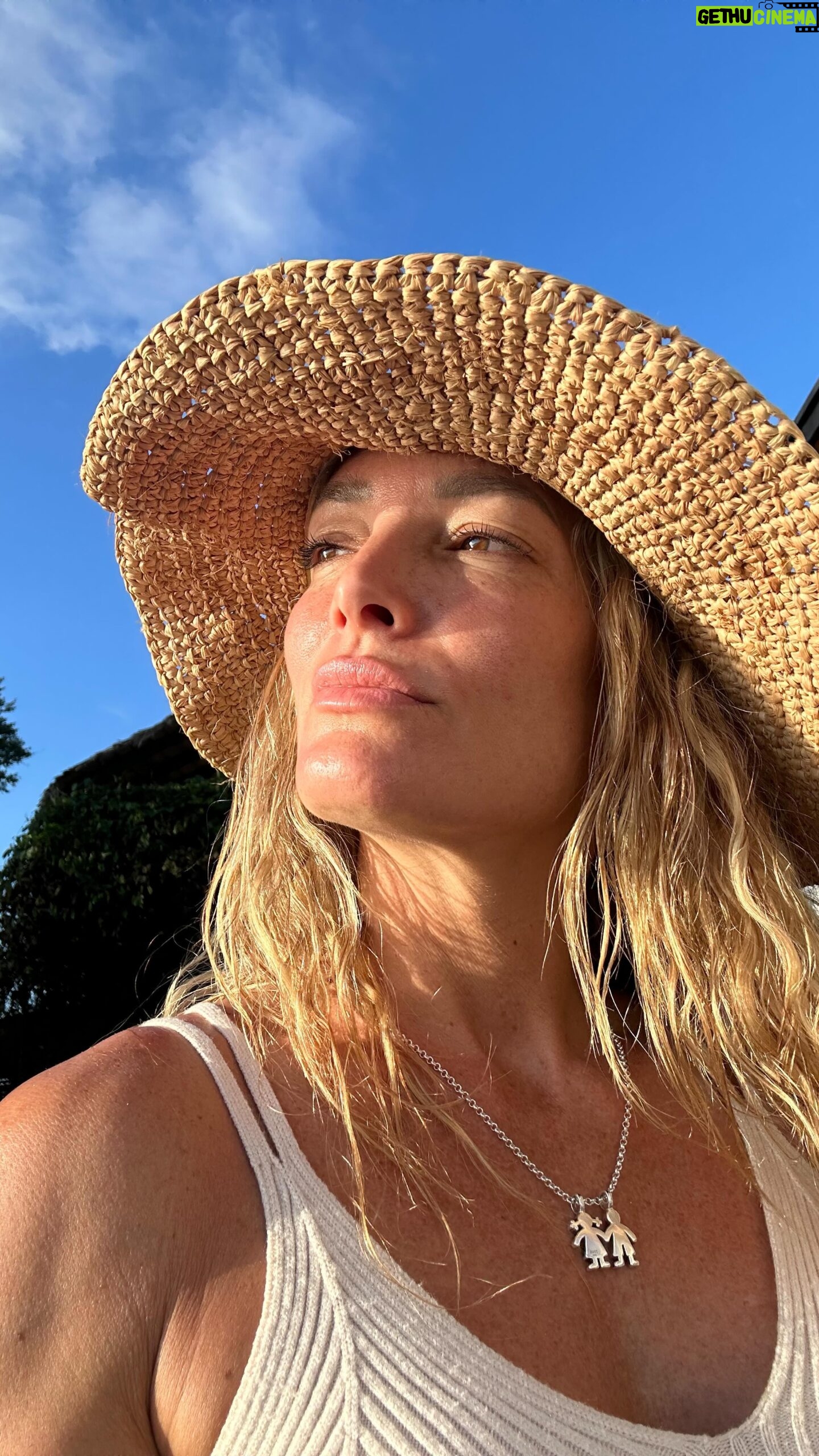 Claudia Albertario Instagram - Happy 2024!! 🫶☀️✌️✨ #PuraVidaMagic #CostaRicaAdventures #TropicalEscape2024 #ExploreCostaRica #WildlifeWonderlandCR #CostaRicaVibes #JungleJourneysCR #BeachLifeCR #RainforestRetreats #TicoParadise2024