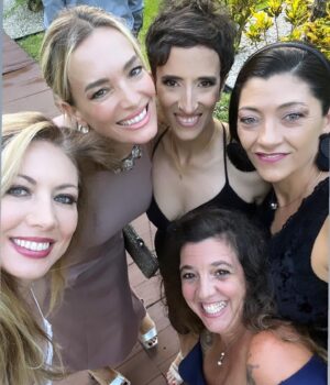 Claudia Albertario Instagram - About last night. 
Tuve un 15! 
Hermosa celebración con amigos que son familia los adoro!!! 🫶🫶

#15 #friends #family
