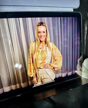 Claudia Albertario Instagram - Ya falta menos para el estreno mundial de “Bajo Terapia” en el Teatro 8!!!
La comedia donde nada es lo que parece. De Matias Del Federico.
Enero 11 a las 8.30pm
Ya tienes tus tickets??? 🎫🎫🎫
↣↣↣ Link bio↣↣↣ @teatro8 
↣↣↣ Call 📞 ↣↣↣  1 (305)-541-4841

↣↣↣La boutique de las mujeres 👗🧥@ybisboutique 

#teatro #comedia #comedy #teatro8