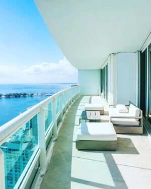 Claudia Albertario Instagram - •𝐅𝐎𝐑 𝐒𝐀𝐋𝐄∙
𝐒𝐚𝐧𝐭𝐚 𝐌𝐚𝐫𝐢𝐚 𝐁𝐫𝐢𝐜𝐤𝐞𝐥𝐥
Prestigious Residences
1643 Brickell Ave # 3504
Miami, FL 33129

BEDS: 4 | BATHS: 5.5 | 4,030 SQ.FT
List Price : $4,950,000.00
Introducing an exquisite flow-through residence located in the renowned Santa Maria Building, situated in the bustling area of Miami. The spacious living areas are complemented by expansive terraces, providing breathtaking panoramic views of both the Miami skyline and Biscayne Bay. In addition to its prime location, residents of Santa Maria can enjoy a wide range of amenities such as resident clubhouse, a rooftop fitness center, a bayfront pool, a marina and a tennis court. The building also house a restaurant, while the lush grounds include a historic mansion, with convenient access to Downtown, Miami, Brickell, and Coconut Grove. This property is perfectly situated for those seeking the ultimate Miami lifestyle.

•𝐏𝐀𝐑𝐀 𝐕𝐄𝐍𝐓𝐀∙
𝐒𝐚𝐧𝐭𝐚 𝐌𝐚𝐫𝐢𝐚 𝐁𝐫𝐢𝐜𝐤𝐞𝐥𝐥
Prestigiosa Residencia
1643 Brickell Ave # 3504
Miami, FL 33129

CAMAS: 4 | BAÑOS: 5,5 | 4.030 PIES CUADRADOS

Precio de lista: $4.950,000,00 
Presentamos una exquisita residencia de lujo ubicada en el famoso edificio de Santa María, situado en la bulliciosa zona de Miami. La amplia sal de estar se complementa con amplias terrazas, que ofrecen impresionantes vistas panorámicas tanto del horizonte de Miami como de la bahía de Biscayne. Además de su ubicación privilegiada, los residentes de Santa María pueden disfrutar de una amplia gama de servicios, como una casa club para residentes, un gimnasio en la azotea, una piscina frente a la bahía, un puerto deportivo y una pista de tenis. El edificio también alberga un restaurante, mientras que los exuberantes jardines incluyen una mansión histórica, con cómodo acceso al centro de la ciudad, Miami, Brickell y Coconut Grove. Esta propiedad está perfectamente situada para aquellos que buscan el mejor estilo de vida de Miami.

✔️Info bio 

#fortunechristiesinternationalrealestate #realestate #lifestile