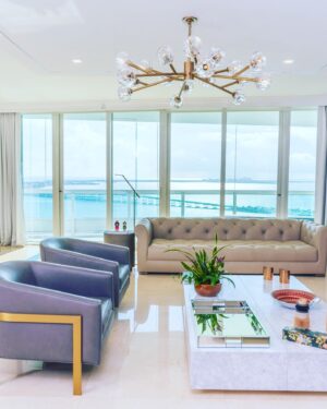 Claudia Albertario Instagram - •𝐅𝐎𝐑 𝐒𝐀𝐋𝐄∙
𝐒𝐚𝐧𝐭𝐚 𝐌𝐚𝐫𝐢𝐚 𝐁𝐫𝐢𝐜𝐤𝐞𝐥𝐥
Prestigious Residences
1643 Brickell Ave # 3504
Miami, FL 33129

BEDS: 4 | BATHS: 5.5 | 4,030 SQ.FT
List Price : $4,950,000.00
Introducing an exquisite flow-through residence located in the renowned Santa Maria Building, situated in the bustling area of Miami. The spacious living areas are complemented by expansive terraces, providing breathtaking panoramic views of both the Miami skyline and Biscayne Bay. In addition to its prime location, residents of Santa Maria can enjoy a wide range of amenities such as resident clubhouse, a rooftop fitness center, a bayfront pool, a marina and a tennis court. The building also house a restaurant, while the lush grounds include a historic mansion, with convenient access to Downtown, Miami, Brickell, and Coconut Grove. This property is perfectly situated for those seeking the ultimate Miami lifestyle.

•𝐏𝐀𝐑𝐀 𝐕𝐄𝐍𝐓𝐀∙
𝐒𝐚𝐧𝐭𝐚 𝐌𝐚𝐫𝐢𝐚 𝐁𝐫𝐢𝐜𝐤𝐞𝐥𝐥
Prestigiosa Residencia
1643 Brickell Ave # 3504
Miami, FL 33129

CAMAS: 4 | BAÑOS: 5,5 | 4.030 PIES CUADRADOS

Precio de lista: $4.950,000,00 
Presentamos una exquisita residencia de lujo ubicada en el famoso edificio de Santa María, situado en la bulliciosa zona de Miami. La amplia sal de estar se complementa con amplias terrazas, que ofrecen impresionantes vistas panorámicas tanto del horizonte de Miami como de la bahía de Biscayne. Además de su ubicación privilegiada, los residentes de Santa María pueden disfrutar de una amplia gama de servicios, como una casa club para residentes, un gimnasio en la azotea, una piscina frente a la bahía, un puerto deportivo y una pista de tenis. El edificio también alberga un restaurante, mientras que los exuberantes jardines incluyen una mansión histórica, con cómodo acceso al centro de la ciudad, Miami, Brickell y Coconut Grove. Esta propiedad está perfectamente situada para aquellos que buscan el mejor estilo de vida de Miami.

✔️Info bio 

#fortunechristiesinternationalrealestate #realestate #lifestile