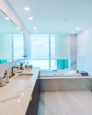 Claudia Albertario Instagram - •𝐅𝐎𝐑 𝐒𝐀𝐋𝐄∙
𝐒𝐚𝐧𝐭𝐚 𝐌𝐚𝐫𝐢𝐚 𝐁𝐫𝐢𝐜𝐤𝐞𝐥𝐥
Prestigious Residences
1643 Brickell Ave # 3504
Miami, FL 33129

BEDS: 4 | BATHS: 5.5 | 4,030 SQ.FT
List Price : $4,950,000.00
Introducing an exquisite flow-through residence located in the renowned Santa Maria Building, situated in the bustling area of Miami. The spacious living areas are complemented by expansive terraces, providing breathtaking panoramic views of both the Miami skyline and Biscayne Bay. In addition to its prime location, residents of Santa Maria can enjoy a wide range of amenities such as resident clubhouse, a rooftop fitness center, a bayfront pool, a marina and a tennis court. The building also house a restaurant, while the lush grounds include a historic mansion, with convenient access to Downtown, Miami, Brickell, and Coconut Grove. This property is perfectly situated for those seeking the ultimate Miami lifestyle.

•𝐏𝐀𝐑𝐀 𝐕𝐄𝐍𝐓𝐀∙
𝐒𝐚𝐧𝐭𝐚 𝐌𝐚𝐫𝐢𝐚 𝐁𝐫𝐢𝐜𝐤𝐞𝐥𝐥
Prestigiosa Residencia
1643 Brickell Ave # 3504
Miami, FL 33129

CAMAS: 4 | BAÑOS: 5,5 | 4.030 PIES CUADRADOS

Precio de lista: $4.950,000,00 
Presentamos una exquisita residencia de lujo ubicada en el famoso edificio de Santa María, situado en la bulliciosa zona de Miami. La amplia sal de estar se complementa con amplias terrazas, que ofrecen impresionantes vistas panorámicas tanto del horizonte de Miami como de la bahía de Biscayne. Además de su ubicación privilegiada, los residentes de Santa María pueden disfrutar de una amplia gama de servicios, como una casa club para residentes, un gimnasio en la azotea, una piscina frente a la bahía, un puerto deportivo y una pista de tenis. El edificio también alberga un restaurante, mientras que los exuberantes jardines incluyen una mansión histórica, con cómodo acceso al centro de la ciudad, Miami, Brickell y Coconut Grove. Esta propiedad está perfectamente situada para aquellos que buscan el mejor estilo de vida de Miami.

✔️Info bio 

#fortunechristiesinternationalrealestate #realestate #lifestile