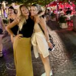 Claudia Albertario Instagram - Esos momentos únicos… así de divertidas siempre Anushka 🫶🫶 @analia_castellanos_ #friend #family #miami