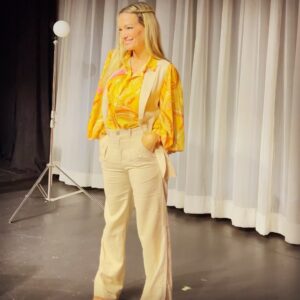 Claudia Albertario Instagram - Ya falta menos para el estreno mundial de “Bajo Terapia” en el Teatro 8!!!
La comedia donde nada es lo que parece. De Matias Del Federico.
Enero 11 a las 8.30pm
Ya tienes tus tickets??? 🎫🎫🎫
↣↣↣ Link bio↣↣↣ @teatro8 
↣↣↣ Call 📞 ↣↣↣  1 (305)-541-4841

↣↣↣La boutique de las mujeres 👗🧥@ybisboutique 

#teatro #comedia #comedy #teatro8