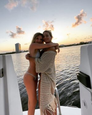 Claudia Albertario Instagram - Another day in the paradise.
Mas que agradecida 🤩🫶🙌
@festival_boat 
 
#miami #lifestyle #familytime