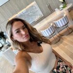 Claudia Albertario Instagram - Feliz Día Internacional de la Mujer !! Amo que se rinda homenaje al liderazgo, la fortaleza y la valentía de las mujeres y las niñas y que se reconozca que es una realidad que la participación equitativa de las mujeres en la vida social, política y económica resulta fundamental para la paz y la prosperidad de nuestro mundo. 🤍🤍🤍 #internationalwomensday #díainternacionaldelamujer