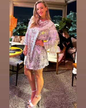 Claudia Albertario Instagram - About last night with Fortune’s Family.
Happy hollydays!! Happy new year for everyone!!! ✨🥂🥳