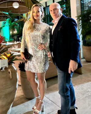Claudia Albertario Instagram - About last night with Fortune’s Family.
Happy hollydays!! Happy new year for everyone!!! ✨🥂🥳