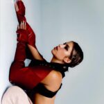 Claudia Bouvette Instagram - 🚨💋👺🍫🪫💌🃏🥀 Photographe: @ele4la Styliste: @laurencemorisset Assistante: @elodieroy_ Leather sleeves: @delphinegregoire_ MUA: me hihi