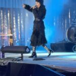Claudia Bouvette Instagram - Merci @carnavaldequebec !!!! Mention spéciale à @laurencemorisset styliste de feu 🖤