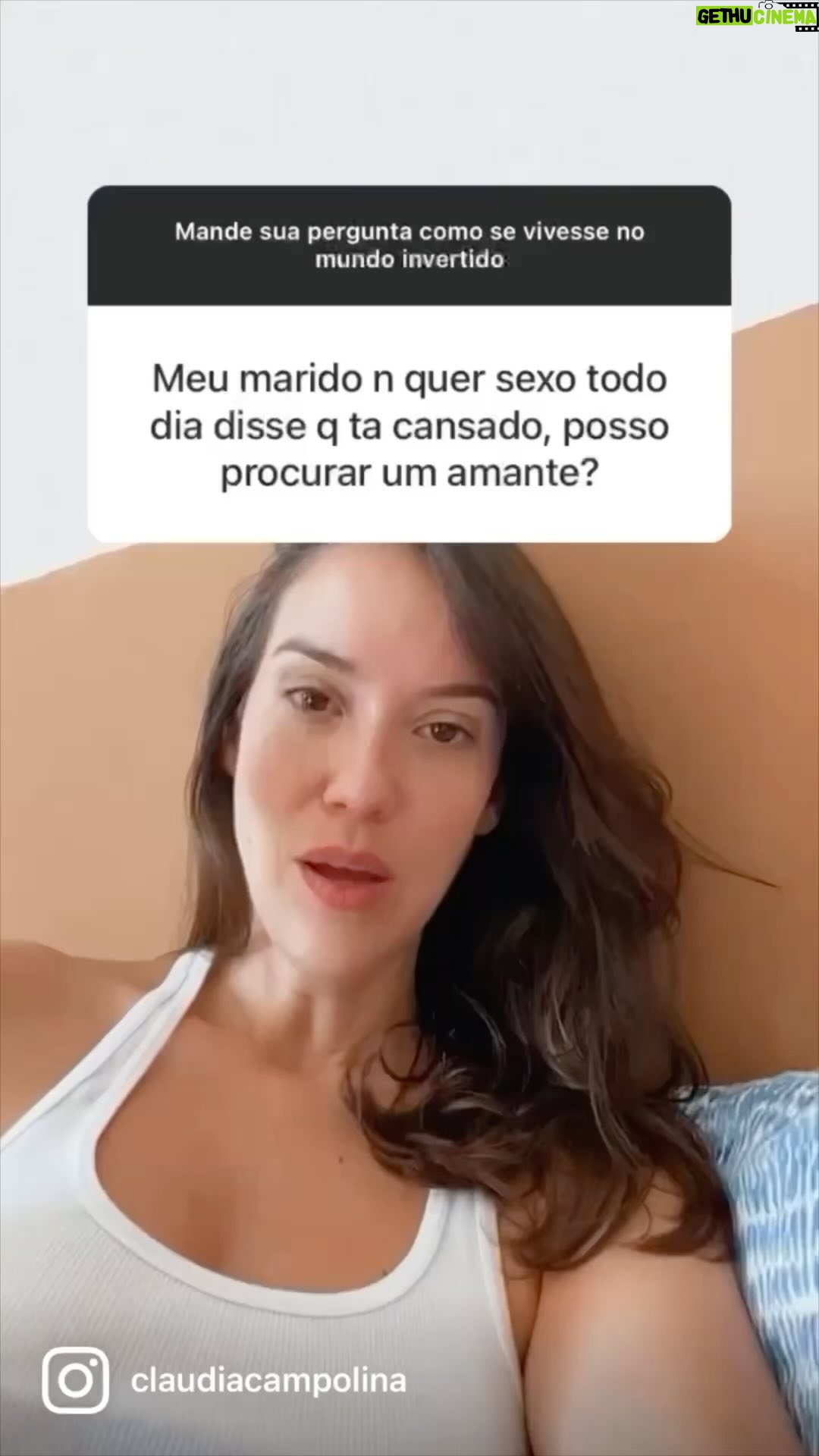 Claudia Campolina Instagram - Caixinha das antigas. Tem um tempão que não abro. Estão com saudade?