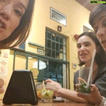Claudia Campolina Instagram - MASTER CLASS A gênia @claudiacampolina convidou as meninas do Corda Bamba para visitar seu famoso Mundo Invertido. Dêem uma espiada.... Apresento o Corda Bamba com as queridas parceiras @larissaferrara e @marosis direção do @foyer.digital no @estudiogenese E ainda tenho a honra de ser da @castinglab1 junto com a Claudia, esse furacão humano! Participação especial do querido @barbalcao #cordabamba #mundoinvertido #claudiacampolina #machismo #nicolecordery