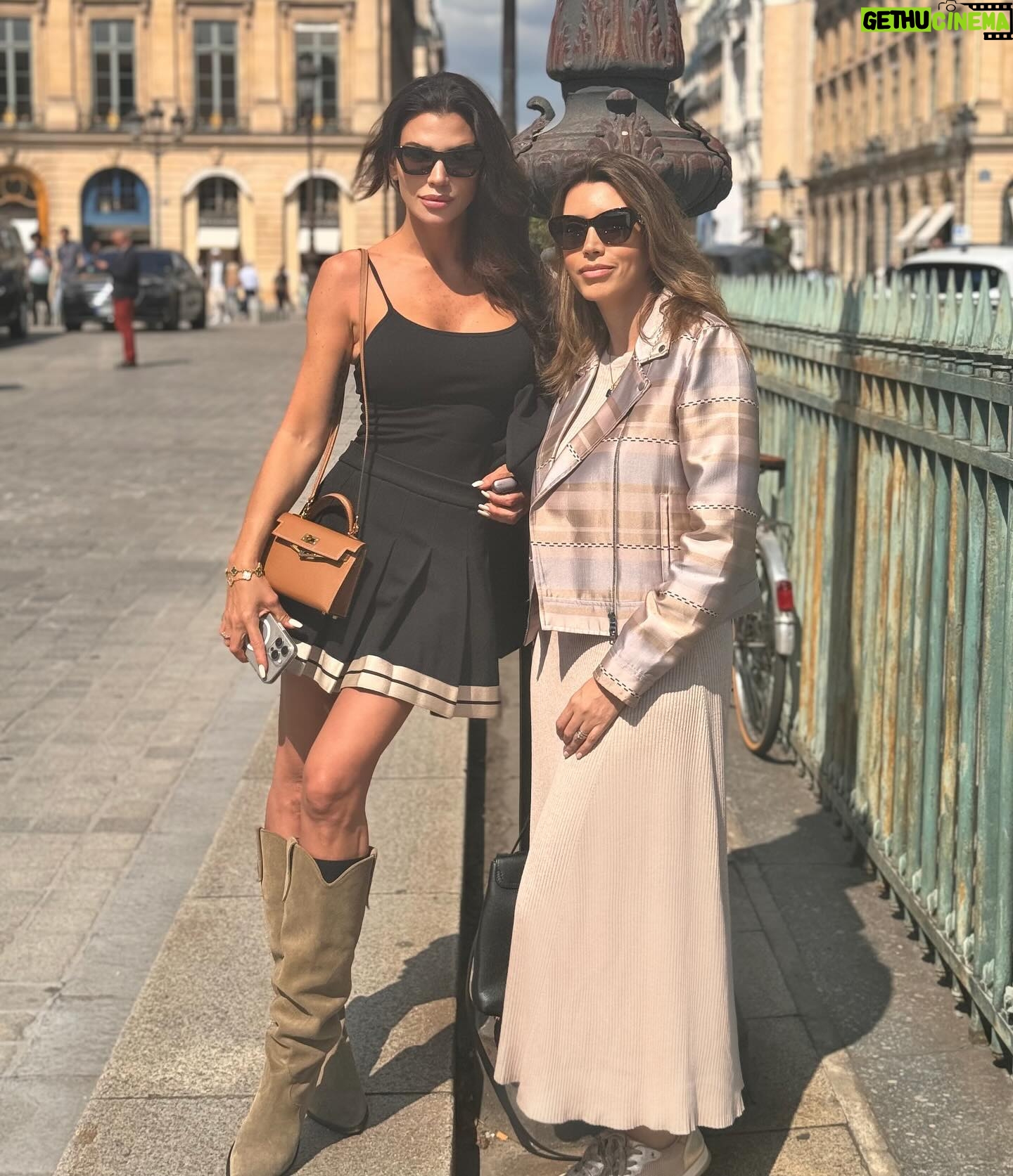 Claudia Galanti Instagram - L’amour, Les baguettes ,Paris . ❤️