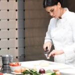 Claudia Galanti Instagram - Dal 2 al 5 novembre parteciperò al Corso di Cucina Vegana di @italianfoodacademy tenuto dal docente @davidelarise. Lo conoscete? Seguitemi in questa esperienza, ci aspettano tantissimi contenuti: video-ricette, dirette in cui potrete farci delle domande e altro ancora! Non vedo l’ora di mettermi alla prova per voi! Ho scelto Italian Food Academy perché è sinonimo di altissima qualità nella formazione. Nelle stories trovate il link al loro sito, hanno un'offerta formativa davvero completa e di eccellenza. 👩‍🍳 👨‍🍳🍆🥭🥒🥬🥦🫑🧅🧄🫒🥕🌽🍎🍑🥑🍠🥔🥥🍈🍌🫐🥕❤️ #vegan #veganrecipes #veganfood #vegano #foodporn #foodlover