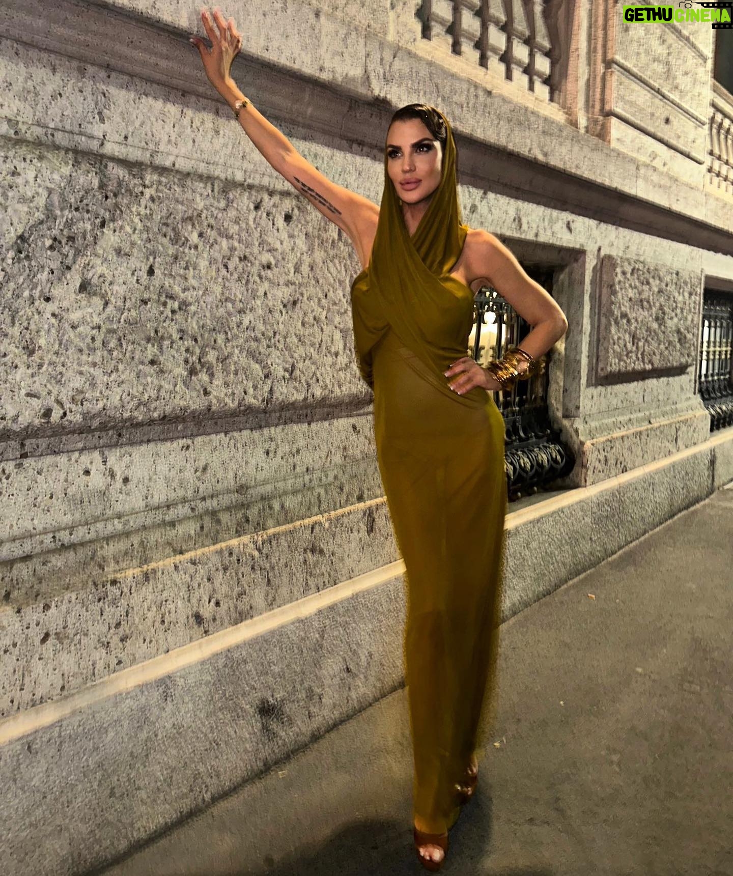 Claudia Galanti Instagram - Happy birthday to me ⭐️🥳