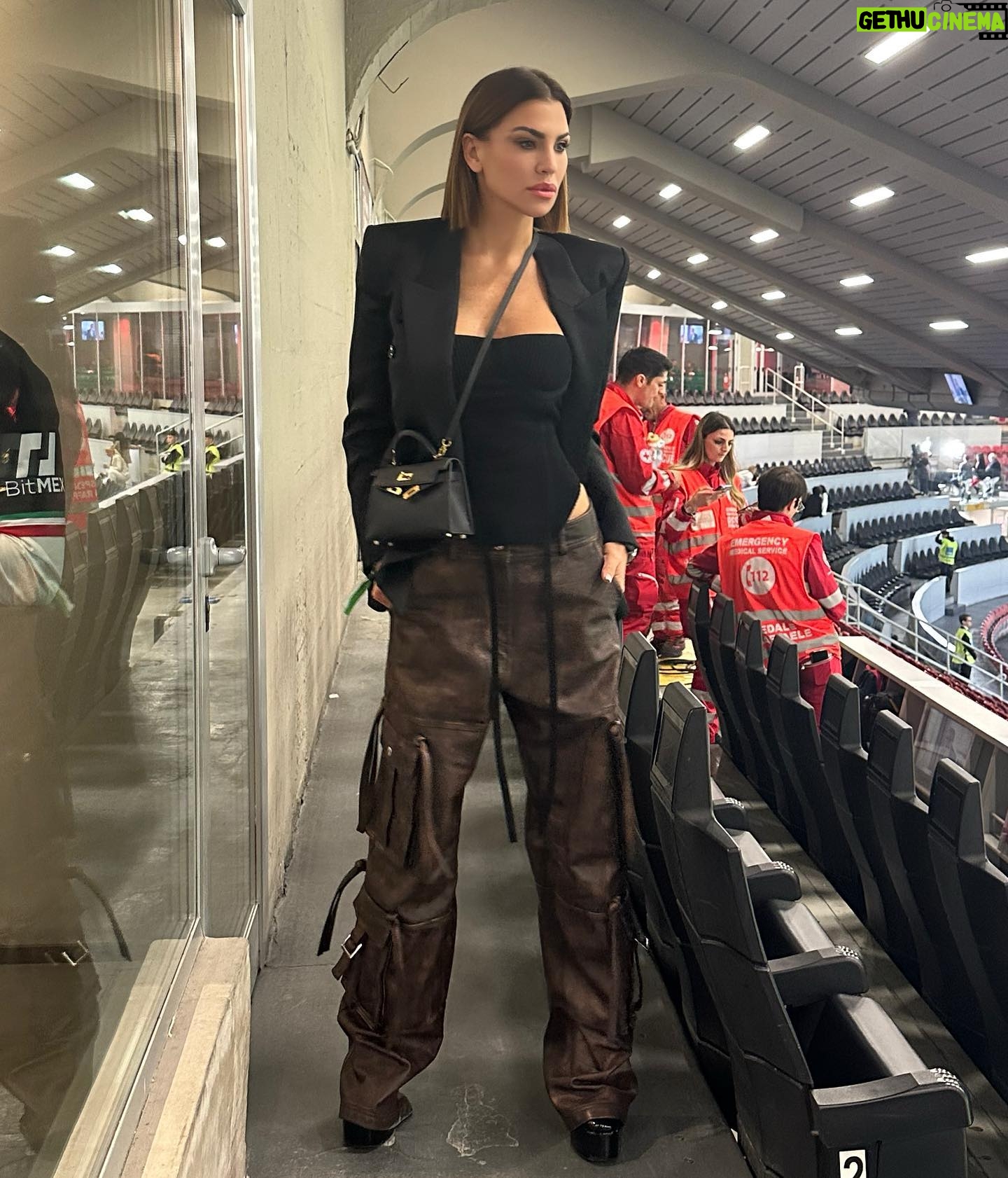 Claudia Galanti Instagram - Game night 💫⭐️