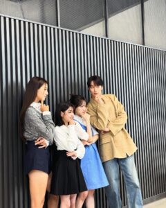 Claudia Kim Instagram - 오늘 밤도 본방사수 🫶🏻🎶 #히어로는아닙니다만