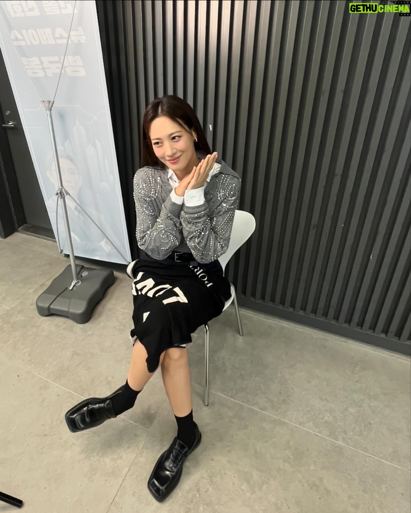 Claudia Kim - 87.1K Likes - press day!
Get ready to watch our first episode on @jtbcdrama and @tving.official on May 4th 10:30 pm KST and also on @netflixkr starting May 5th 🤍
#TheAtypicalFamily #히어로는아닙니다만