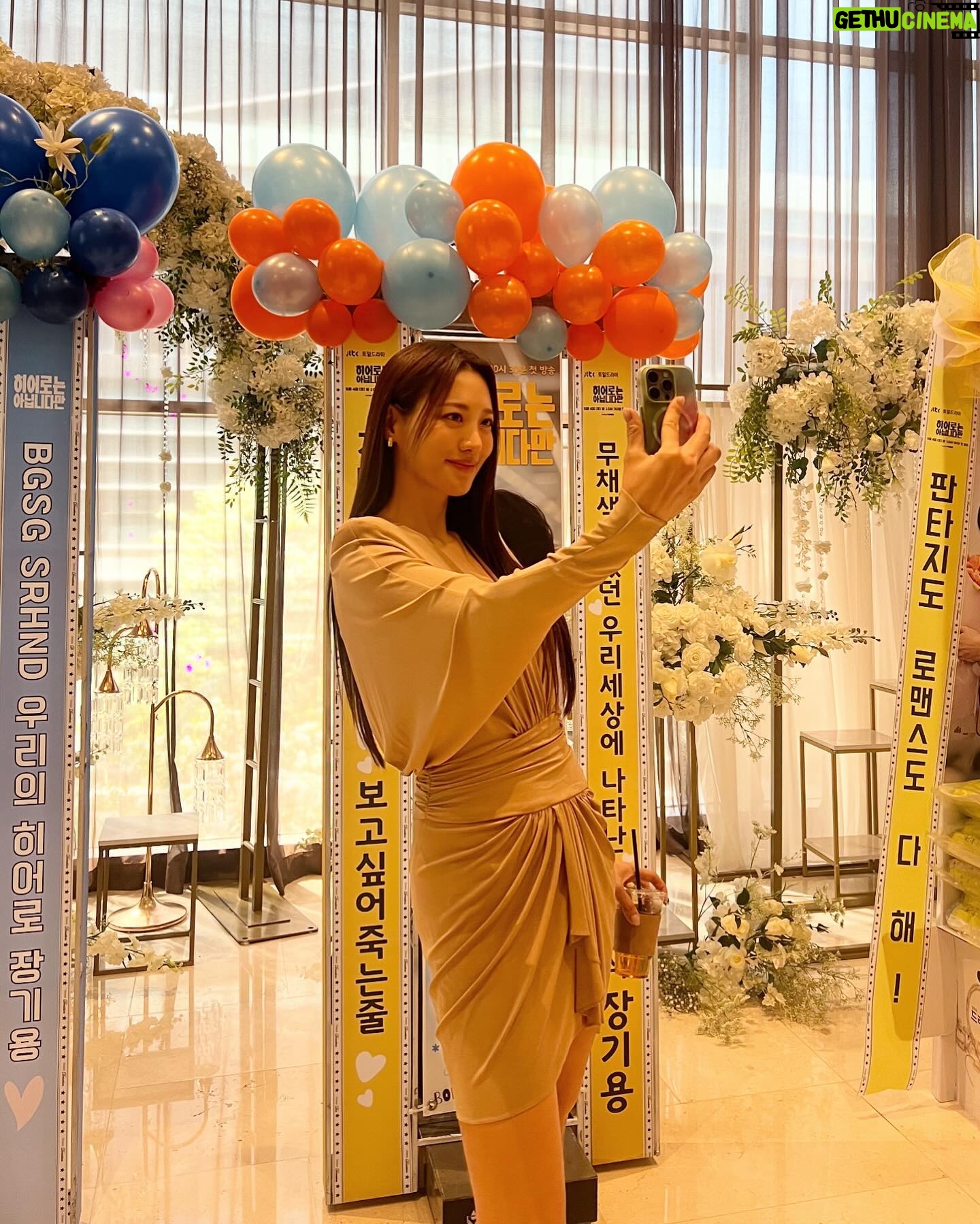 Claudia Kim - 64.4K Likes - 드디어 히어로는 아닙니다만 제작발표회 날이에요! 우리 히어로 가족들 사랑해요 🫶🏻 모두 고생했어요
( 기자님들 사진들 감사해요 🤍 )
#히어로는아닙니다만 @jtbcdrama #TVING #NETFLIX
#TheAtypicalFamily