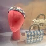 Claudia Kim Instagram - 몽글몽글 캔디 클라우드 가득한 @rogervivier 팝업 💗 Dreamy Couture. Vivier 💗 #AD #로저비비에 #RogerViVier #GherardoFelloni #CandyClouds