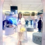 Claudia Kim Instagram - 몽글몽글 캔디 클라우드 가득한 @rogervivier 팝업 💗 Dreamy Couture. Vivier 💗 #AD #로저비비에 #RogerViVier #GherardoFelloni #CandyClouds