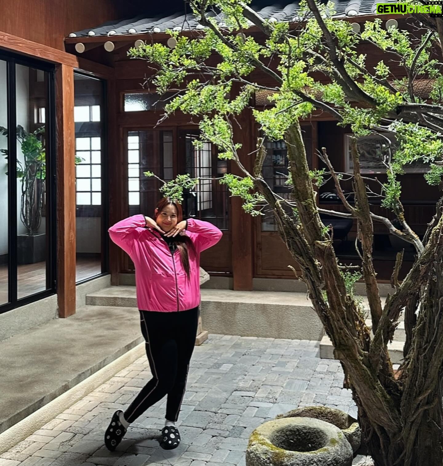 Claudia Kim - 70.3K Likes - more from
#히어로는아닙니다만
🦸🏻♀️🤍
@jtbcdrama #TheAtypicalFamily
@netflixkr @tving.official