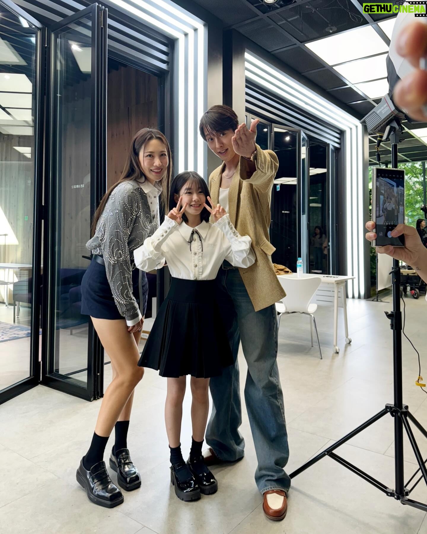 Claudia Kim - 135.7K Likes - 오늘 밤도 본방사수 🫶🏻🎶
#히어로는아닙니다만