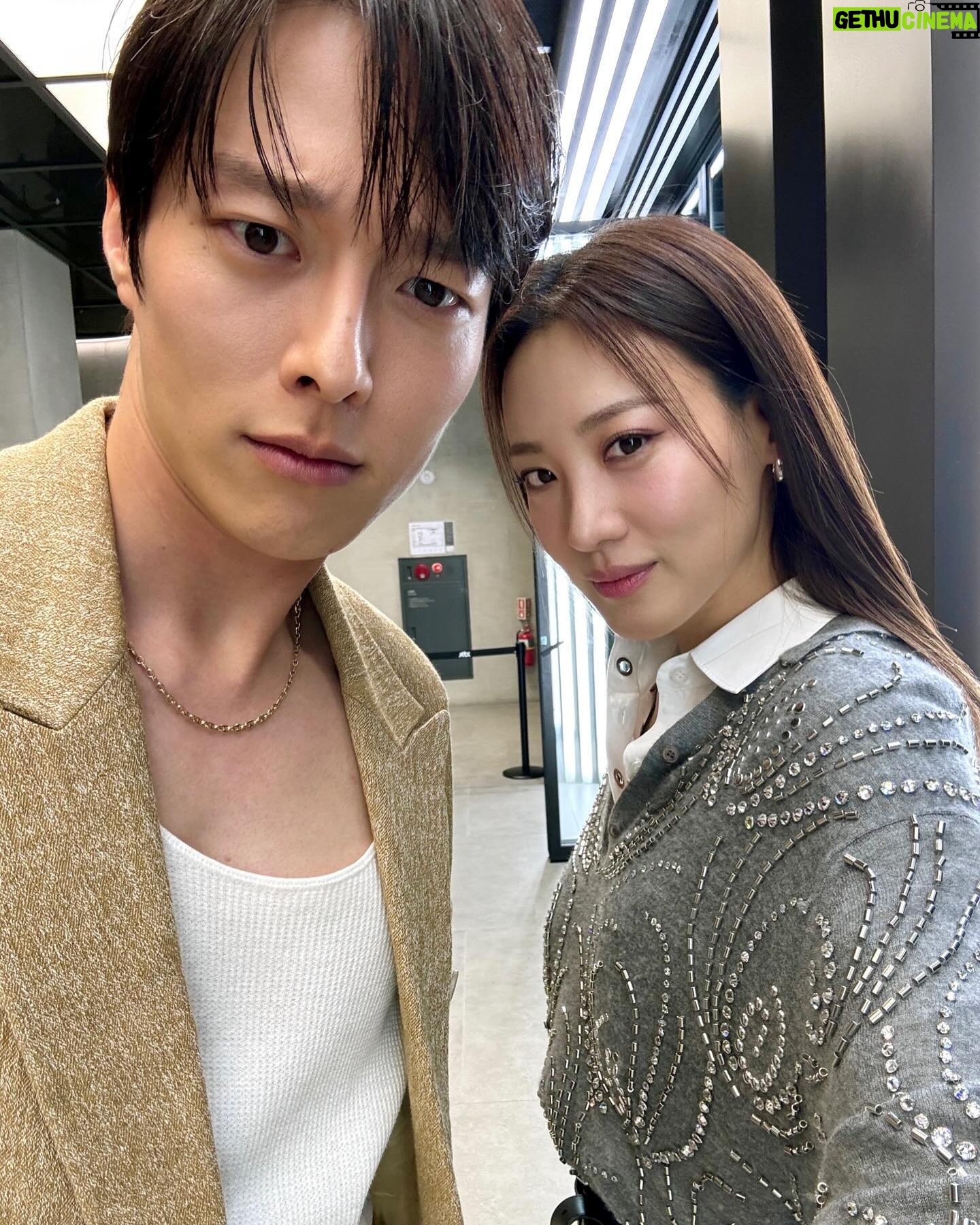 Claudia Kim - 87.1K Likes - press day!
Get ready to watch our first episode on @jtbcdrama and @tving.official on May 4th 10:30 pm KST and also on @netflixkr starting May 5th 🤍
#TheAtypicalFamily #히어로는아닙니다만