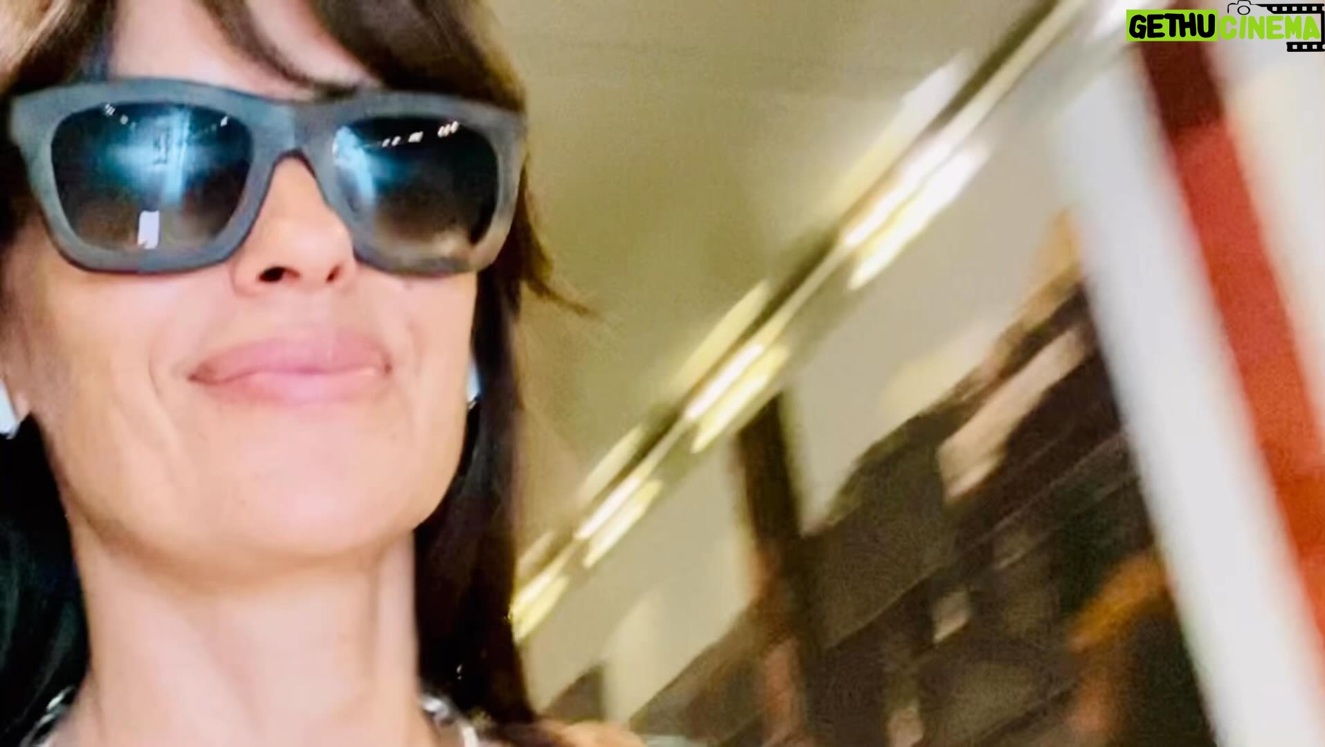 Claudia Pandolfi Instagram - Aereo•Treno•Autobus• Posso tornare a lavorare.