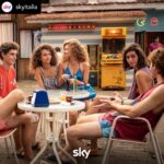 Claudia Pandolfi Instagram - Cosa succederebbe se, per risolvere una misteriosa sparizione, vi ritrovaste catapultati nell'estate del 1990? #UnEstateFa da ottobre su Sky. #SkyOriginal Foto: @francesco_berardinelli