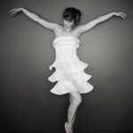 Claudia Pandolfi Instagram – CLAUDIA PANDOLFI – @missipanda

“Lo pensi davvero? La vita è una commedia scritta da un sadico?”

“Lo penso eccome! A volte la vita regala delle sorprese surreali, nel bene o nel male. C’è poco da fare strategie. Accade che i tempi ed i modi in cui accadono le cose facciano assumere a tutto un aspetto grottesco, quindi conviene intraprendere la via dell’umorismo. Applicare una giusta dose di comicità per non essere sopraffatti dal dolore, dal senso di inadeguatezza, dalla malinconia. Aiuta a non prendersi troppo sul serio, che è cosa buona e giusta”.

Claudia Pandolfi ci ha rilasciato un’intervista in esclusiva, presente nel nuovo numero di Art&Glamour Magazine, il #12 💖
Ancora non l’hai letta? Acquista la tua copia su www.art&glamour.it 🌸

Ph: @fabio_lovino_

#artandglamour #magazine #portraitwoman #portaitshoot #fineart #glamour_addicted #fashion #bwphotography #bwphoto #bw_addiction