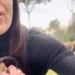 Claudia Pandolfi Instagram – Odorare di cani e felicità.