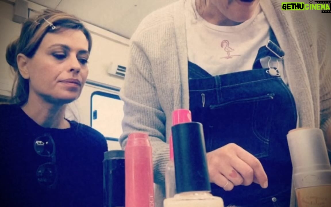 Claudia Pandolfi Instagram - Perché uno scherzo riesca bene devi prima creare tensione. Poi il dramma. Vittima @lunettasavinooff ❣️ Complice @aleromani78 ❣️