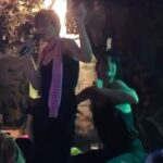 Claudia Pandolfi Instagram - Il giorno del suo addio al nubilato le diedi una forchettata in faccia. Quando si sposò però, sabotai solo le foto. @giuliabevi