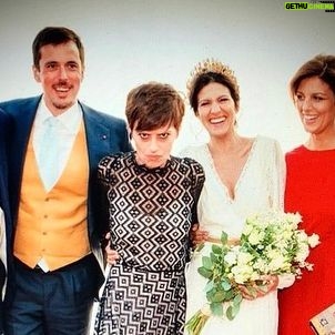 Claudia Pandolfi - 8.5K Likes - Il giorno del suo addio al nubilato le diedi una forchettata in faccia.
Quando si sposò però, sabotai solo le foto.
@giuliabevi