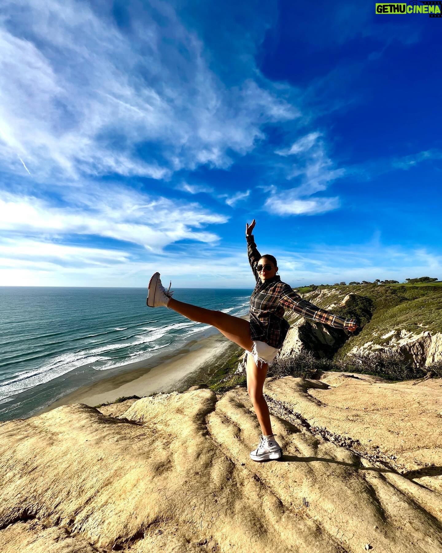 Claudia Zepeda Instagram - Hay grandes fotos que no se subieron el año pasado y vale la pena postear. 😎✨