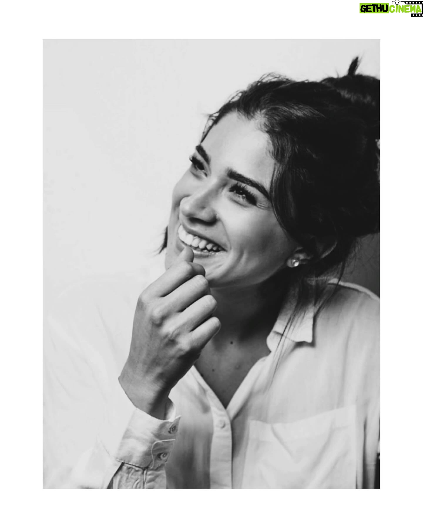 Claudia Zepeda Instagram - Claudia Zepeda protagonizo la película ‘Flor de Fango’, cinta que participo en diversos festivales #NCMtalent 🎬. Claudia debuto en cines con su primer protagónico en la película ‘Perras’ del director Guillermo Ríos 🎥. Talento: @ClauZepedaV | #ClaudiaZepeda 👤.