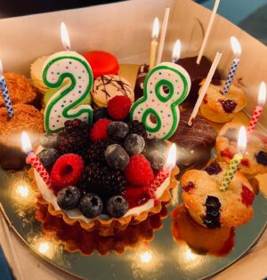 Claudia Zepeda Instagram - Hola, 28’s! ♥️ 
Estoy emocionada por esta vuelta al sol. Confío en el universo 💛