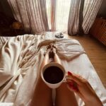 Claudia Zepeda Instagram - Entre cervezas, Café con vista al mar, Una mirada azul, Atardeceres rosas, Perros felices, Orgasmos culinarios, Lugares nuevos y secretos, Miradas de pasión, Y un poco de surf.