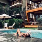 Claudia Zepeda Instagram – Amanecimos con ganas de estar en Puerto Escondido @casajosephzicatela con un bronceado dorado, el mar como primer plano, sin fin de mezcales, cervezas frías, atardeceres mágicos y noches de baile, pasión y amor. 
✨🌞🌊
