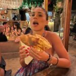 Claudia Zepeda Instagram - Entre cervezas, Café con vista al mar, Una mirada azul, Atardeceres rosas, Perros felices, Orgasmos culinarios, Lugares nuevos y secretos, Miradas de pasión, Y un poco de surf.