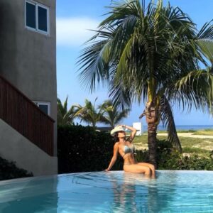 Claudia Zepeda Instagram - Aquí por siempre y contigo. 🦋🩵 @el_origen_puertoescondido