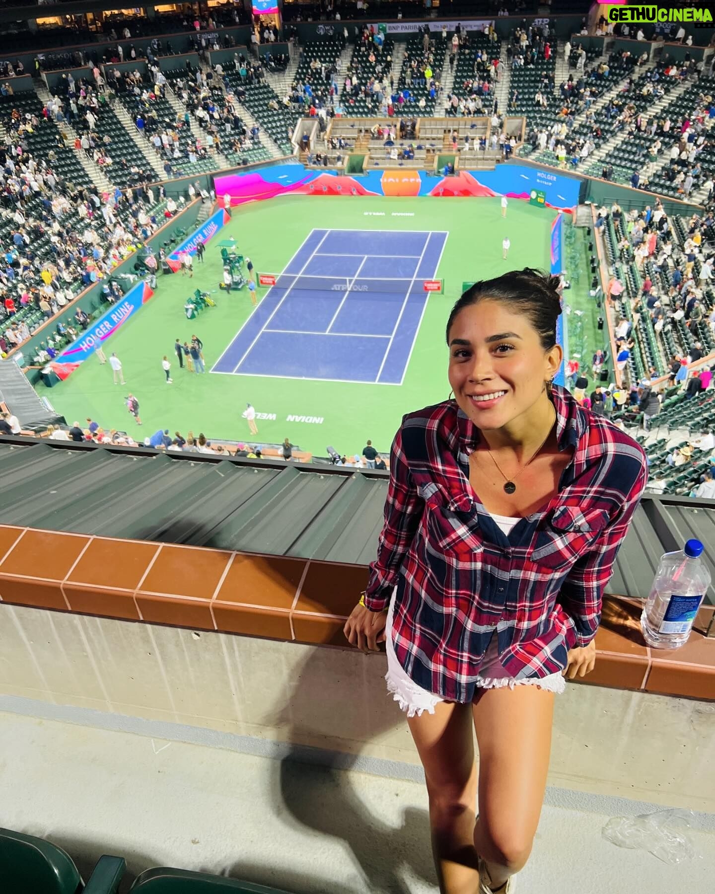 Claudia Zepeda Instagram - 1. Roadtrip 2. Indian Wells tournament 3. Hiking 4. Blooming 💜 5. Una Clau muy feliz. 6. Más flores porque amamos las flores. 7. Las estrellas haciendo lo suyo.