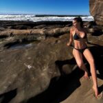 Claudia Zepeda Instagram – 1. Mi hábitat natural. 🌊
2. Unas plantitas que compré.🌱
3. 🍑
4. Sunset surfing 🏄🏻‍♂️ 
5. Selfie porque nos sentimos linda. 🌻
6. Delicia de cena (comté, mi nuevo queso favorito) 🧀
7. Más bikini porque ajá 👙
8. California sunsets 🌅