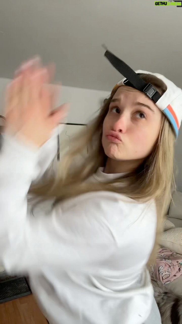 Claudie Mercier Instagram - La seule raison d'écouter le Superbowl 💃🏼🤌🏼