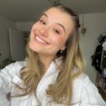 Claudie Mercier Instagram - But FIRST, let me take a selfie 💁🏼‍♀️